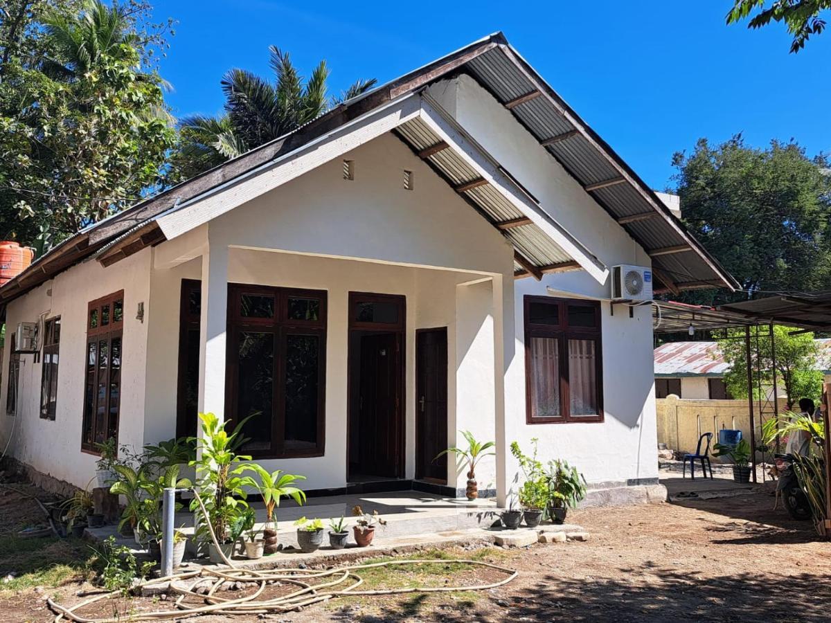 Riung Tiga Empat Tujuh Guesthouse Exterior photo