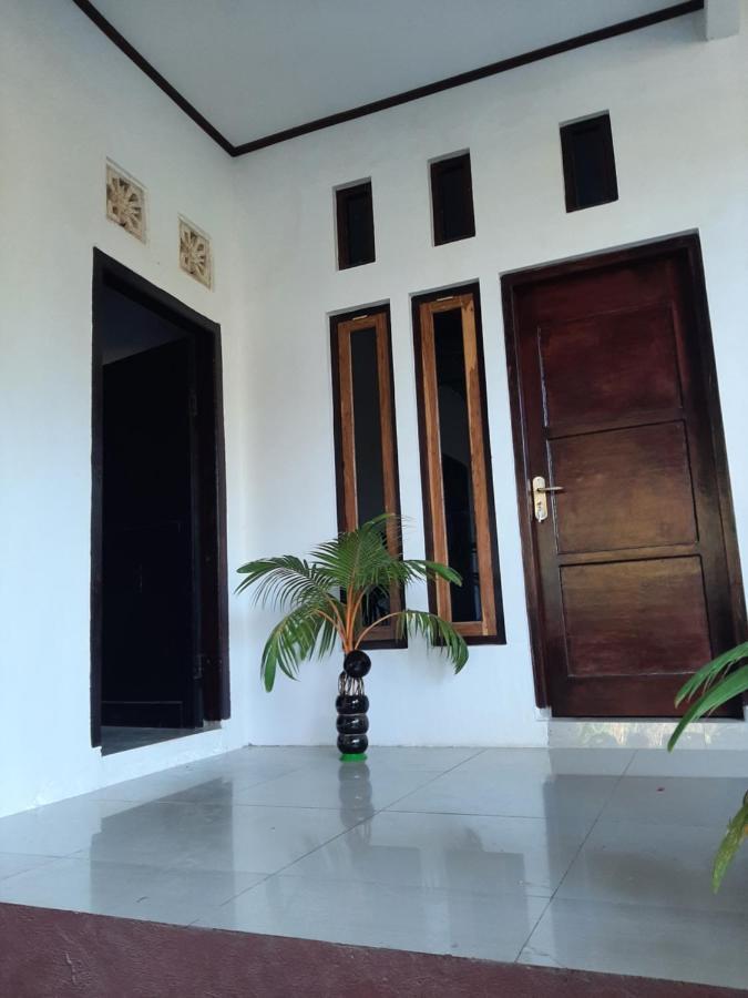 Riung Tiga Empat Tujuh Guesthouse Exterior photo